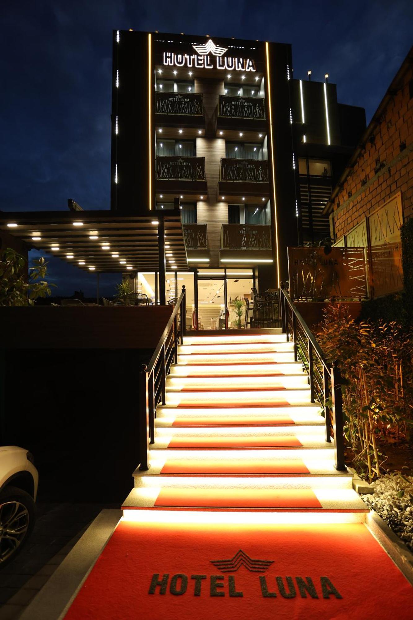 Hotel Luna プリズレン エクステリア 写真